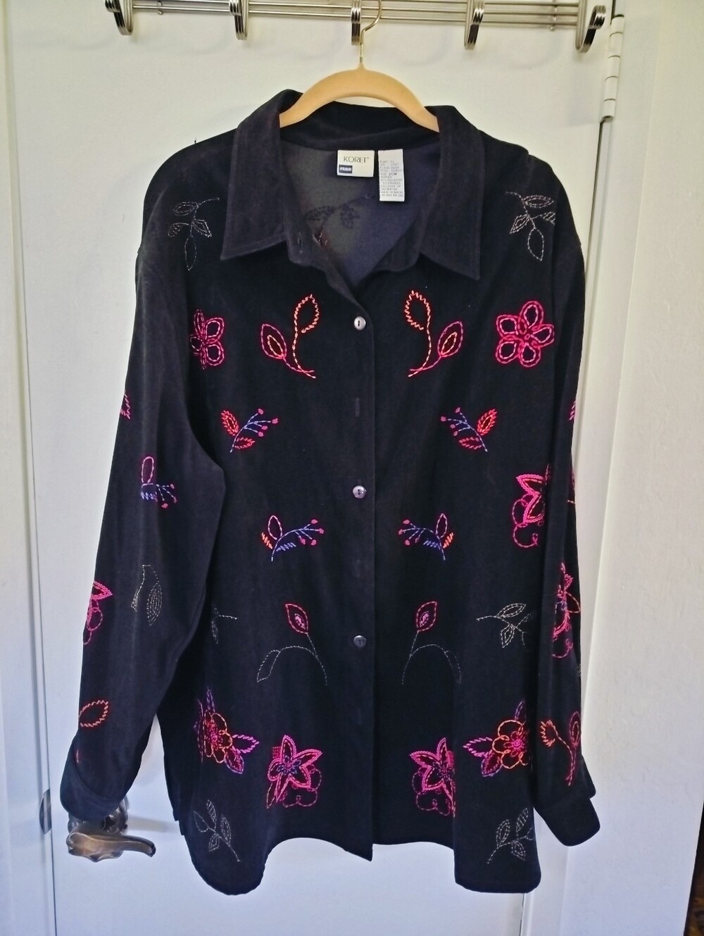 Vintage 90s Koret Woman Black Floral Embroidered Button Up Shirt Plus 20W